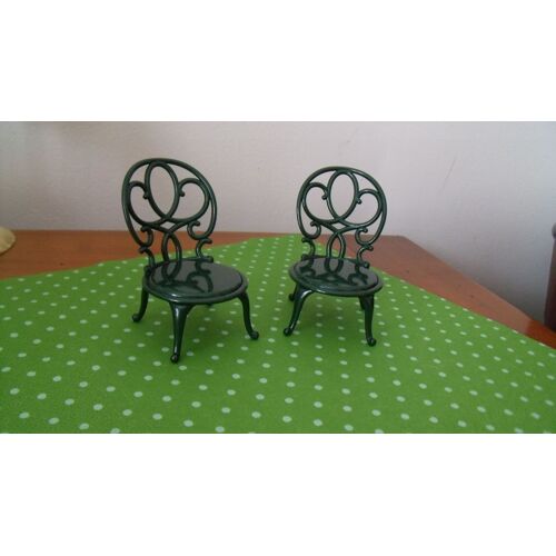 Miniatures : Lot 2  Chaises  De  Jardin  Pour Vitrine  Ou  Maison  Poupée