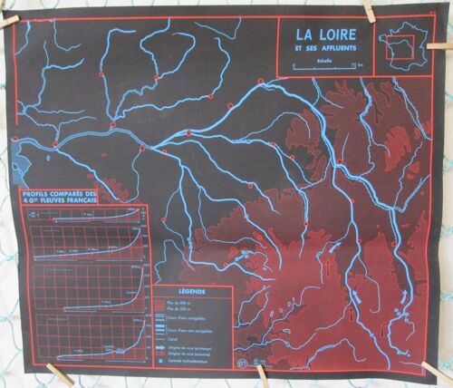 Carte De Géographie Scolaire  Vintage, Fond Noir, Graphismes Rouge Et Bleu « La Loire Et Ses Affluents » « La Garonne Et Ses Affluents »