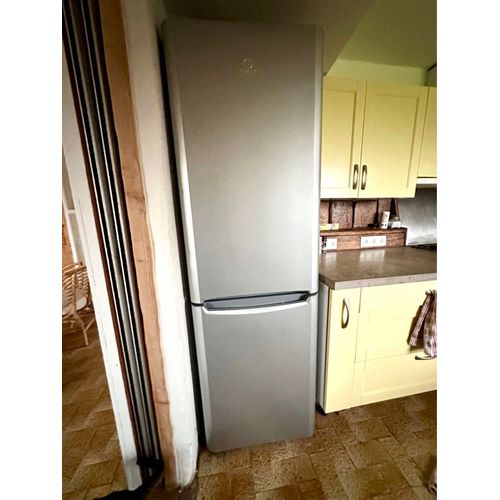 Grand Frigo gris Indesit 
