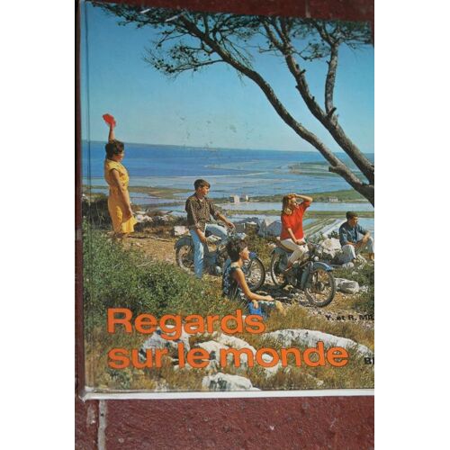 Regards Sur Le Monde. Choix De Textes Groupés Par Thèmes Et Orientés Vers Les Disciplines D'éveil. Livre Pour Les Adolescents