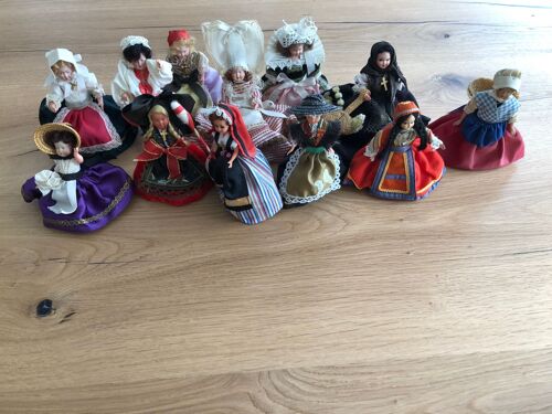 Lot De 12 Poupées Folkloriques Régionales Françaises