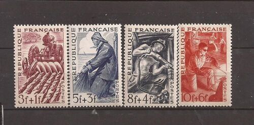 Vend Superbe Série Timbres Neufs** 823/826
