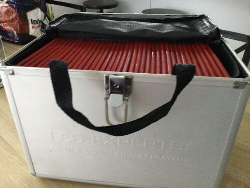 Valise Métal Comprenant 36 Dvd «  Les Experts » Saison 1 A 6