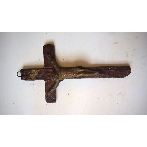 Crucifix Platre Peint Et Bois 