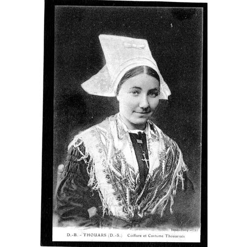 Carte Postale Ancienne, France, Deux Sèvres ( 79 ), Thouars, Jeune Femme, Coiffure Et Costume Thouarsais
