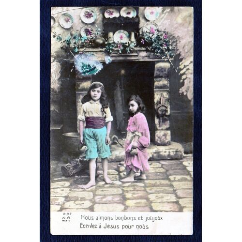 Carte Postale Ancienne, France, Jeunes Filles Devant La Cheminée " Nous Aimons Bonbons Et Joujoux, Écrivez À Jésus Pour Nous "