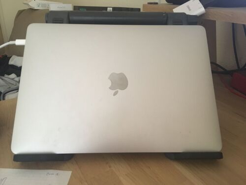 Apple MacBook Pro Touch Bar 2019 - 13" Intel Core i5 - 2.4 Ghz - Ram 8 Go - SSD 256 Go - Azerty