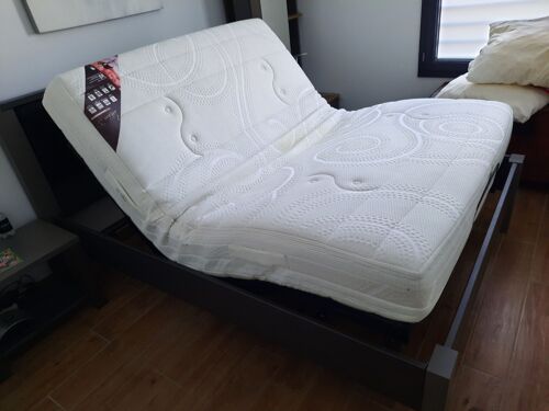 Lit sommier electrique 140x190 et matelas