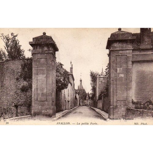 Carte Postale Ancienne - Avallon - La Petite Porte