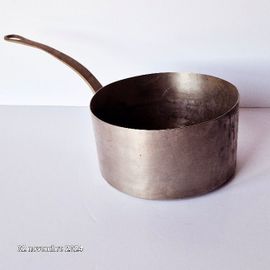 Casserole Artisanale Vintage En Inox Pure Avec Manche En Laiton, Estampillée Spmc  Année 1950-60 ?