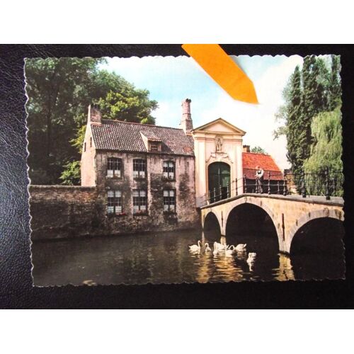 Carte Postale Non Écrite.Brugge L'entrée Du Béguinage.Dimensions 15x10,5cm.