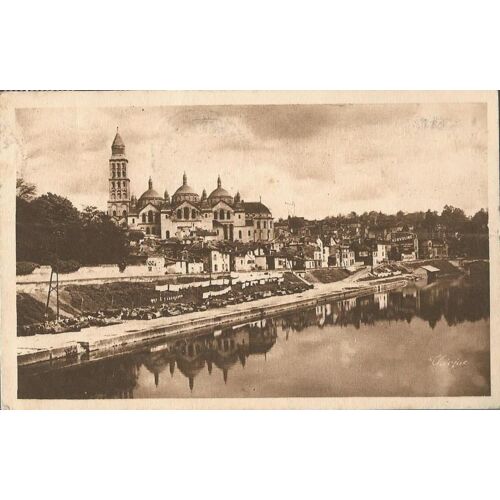 Périgueux - La Cathédrale Et Les Quais 1946
