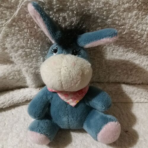 Petit Âne Assis Avec Bandana