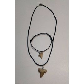 Ensemble Collier Et Bracelet Avec Des Dents De Requin Fossilisés