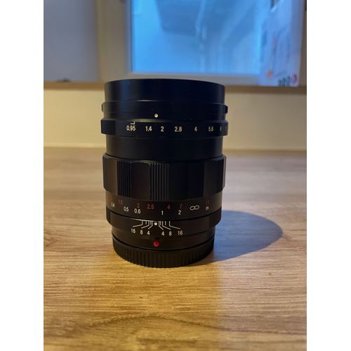 Objectif Voigtlander 25mm f/0.95