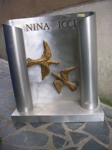 Présentoir Parfumerie Nina Ricci
