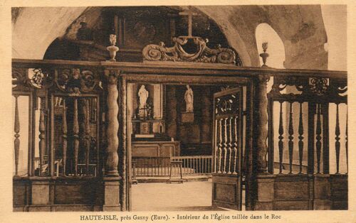 Cpa Haute Isle - Intérieur De L'église Taillée Dans Le Roc (37)