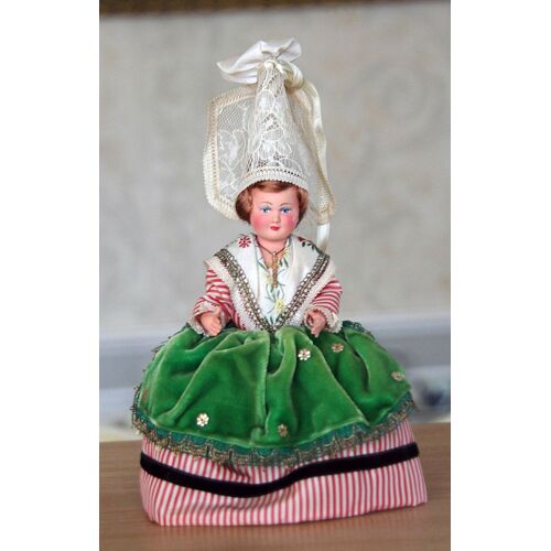 Poupée Folklorique De Collection