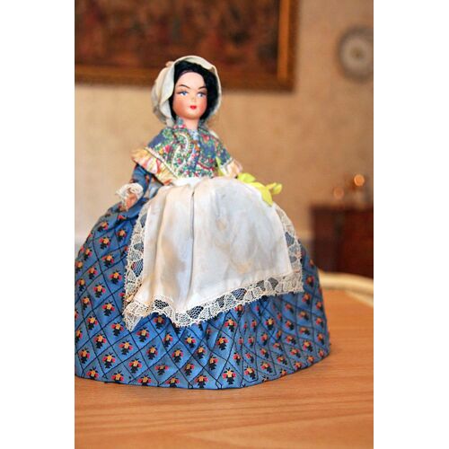 Poupée Folklorique De Collection