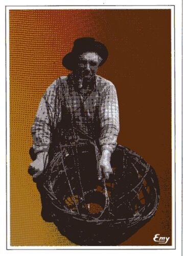 Cp - La Normandie D'autrefois - Le Vannier Tresse Une Nasse Dans Les Années 1910