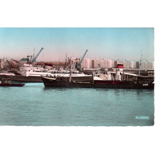 Boulogne-Sur-Mer, Le Port Et Les Nouveaux Immeubles (62 Pas-De-Calais)