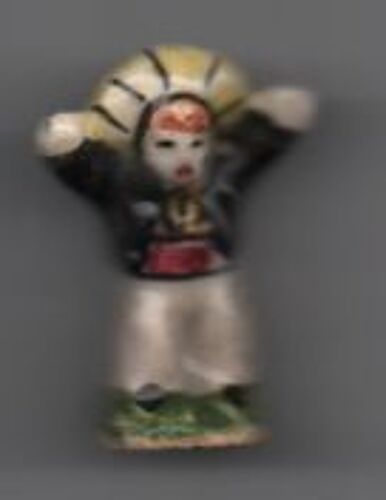 Feve Paysanne Gilet Noir Sur Socle Vert