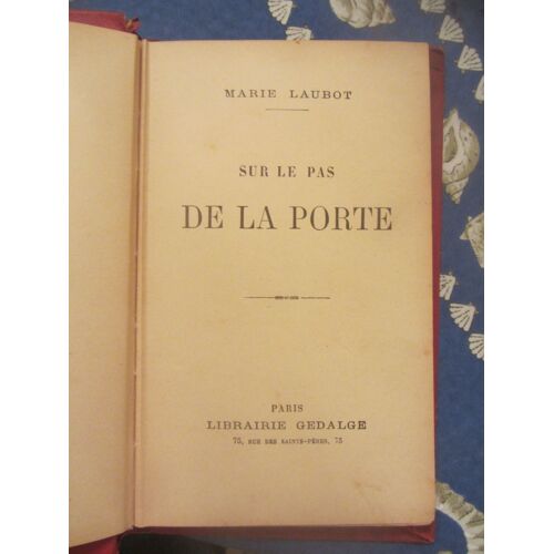 Sur Le Pas De La Porte