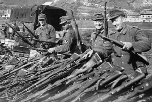 Ww2 - Ww2 - France 1944 - Les Allemands Déposent Les Armes Avec Le Sourire
