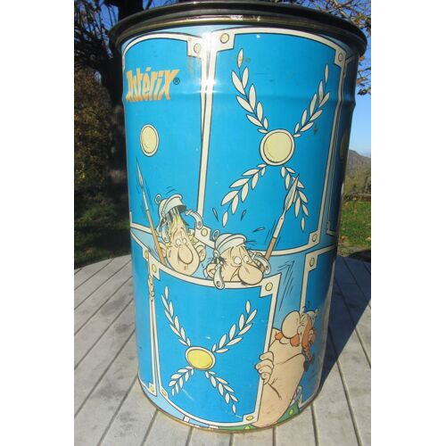 Astérix - Pierre Henry - Corbeille À Papier-Poubelle Bleue Métal - Astérix, Obélix, Idéfix Et Romains Derrière Boucliers - Hauteur 45 Cm