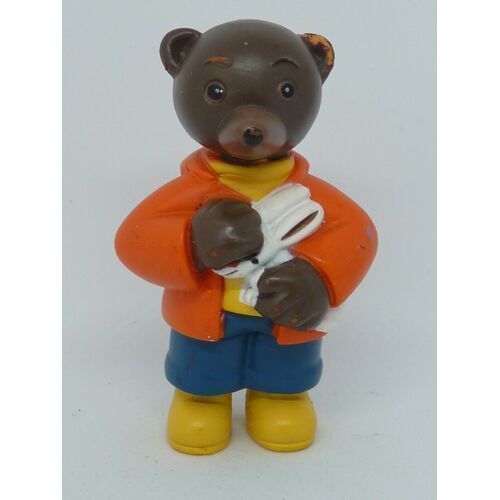 Figurine Petit Ours Brun En Blouson Avec Lapin. Bayard Presse