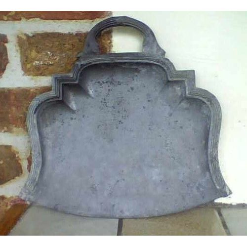 Pelle ancienne - Table ou autre probablement En Étain - Hauteur 20,5cm - Largeur 19cm Environ