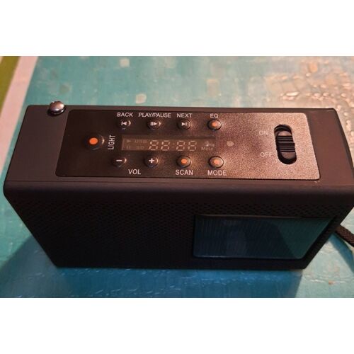 Radio lampe solaire et dynamo avec connections et enceinte bluethooth