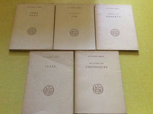 Lot De 5 Livres Livre 1 L'épître Aux Hébreux 95 Pages L. 2 Le Livre De Job  175 Pages  L. 3 Amos Osée 122 Pages L4.  Isaie 262 Pages. L 5. Le Livre  Des Chroniques 242 Pages Collection La Sainte Bible