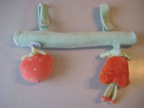 Doudou Mobile Accroche Lit Fraise Fleurs Moulin Roty 26 Cm