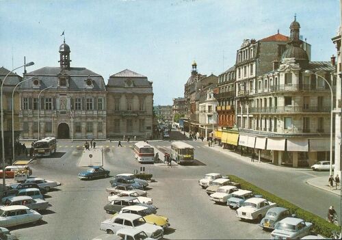 Troyes - Place Mal Foch - Hôtel De Ville 1960