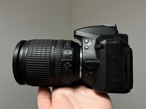 Reflex Nikon D5300 24.2 Mpix + Objectif Nikon AF-S DX Nikkor 18-105mm f/3.5-5.6G ED - Noir