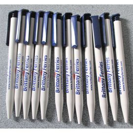 Lot De 12 Stylos À Bille Publicitaires Marqués Brittany Ferries - Corps Plastique Blanc Garniture Bleue - Même Modèle - Écrivent En Noir