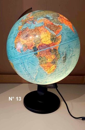 Globe Terrestre Lumineux Et Rotatif Vintage . Ancienne Carte . Scan Globe De 98 Cm De Circonférence . Grande Dimension .