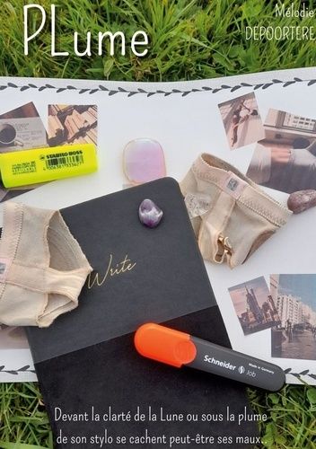 Plume - Devant La Clarté De La Lune Ou Sous La Plume De Son Stylo Se Cachent Peut-Être Ses Maux