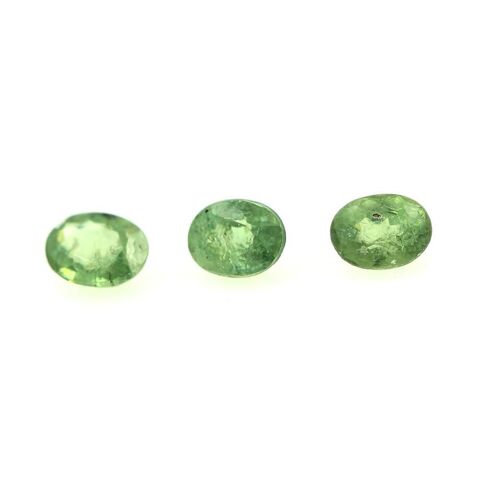 Grenat Demantoide. 1.01 Cts. 3 Pièces. Vs1 .  Madagascar