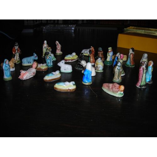 Lot De 32 Fèves Géantes Sur Le Thème De La Crèche