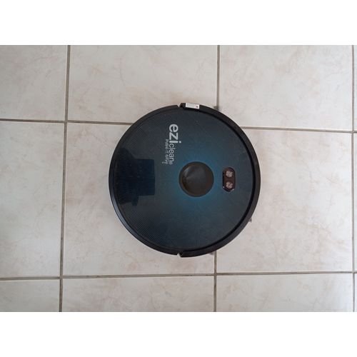 aspirateur robot eziclean aqua connectx650, très peu servi. Acheté 400 €.