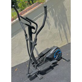 Vélo Elliptique Très Bon État. Acheté Lors Du Confinement, Utilisé 2x15 Minutes Et Entreposé À L'abri.