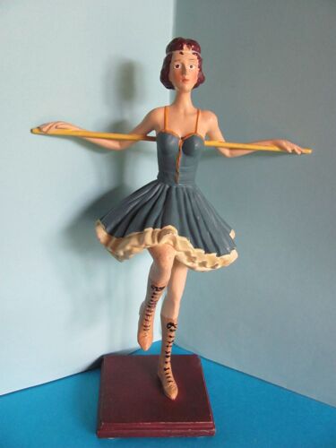 Figurine Majorette Twirling Bâton 23 Cm Sur Socle