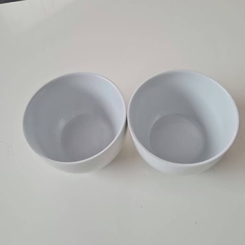 Deux Bols En Porcelaine Blanche