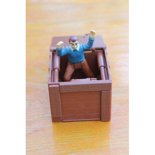 Figurine Tintin Et Sa Caisse - Mac Donald 2011