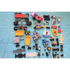Lot LEGO 33 pièces accessoires transports - personnage voiture friend roues voiture volant traineau police pompier tracteur remorque chassis locomotive train bateau - Ancienne collection