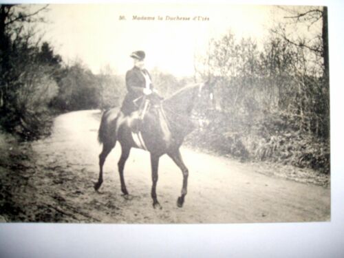 Carte Postale Ancienne - Madame Le Duchesse D'uzès