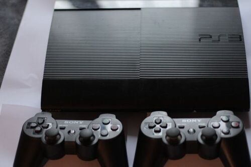 Ps3 500go + 2 Manettes + 7jeux + Cablage