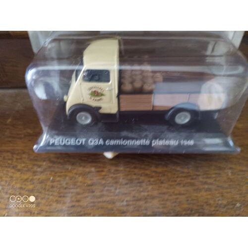 Je Vends Miniature Peugeot Q3a De 1948. Très Bon État. Sous Blister. Échelle 1/43. Prix : 22€